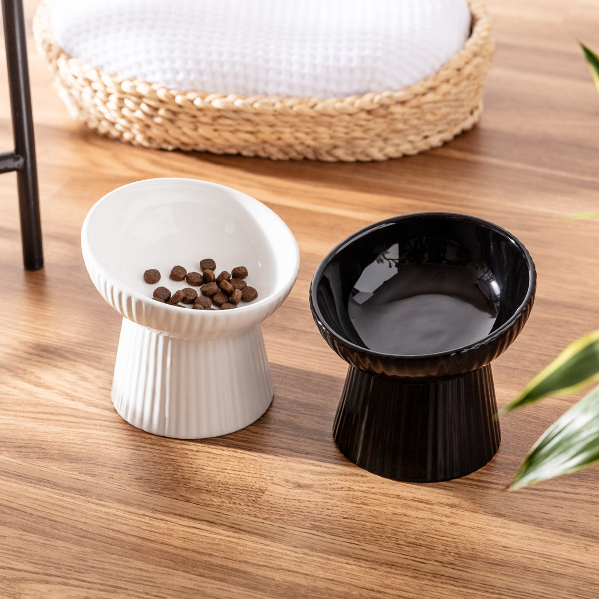 Oscar Fluted Elevated Cat Dish